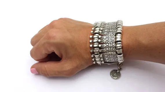 ✨ Bohemian Gypsy Coin Bracelet – Vintage Festival Statement Jewelry with Floral & Tribal Accents, Adjustable Metal Charm for Women