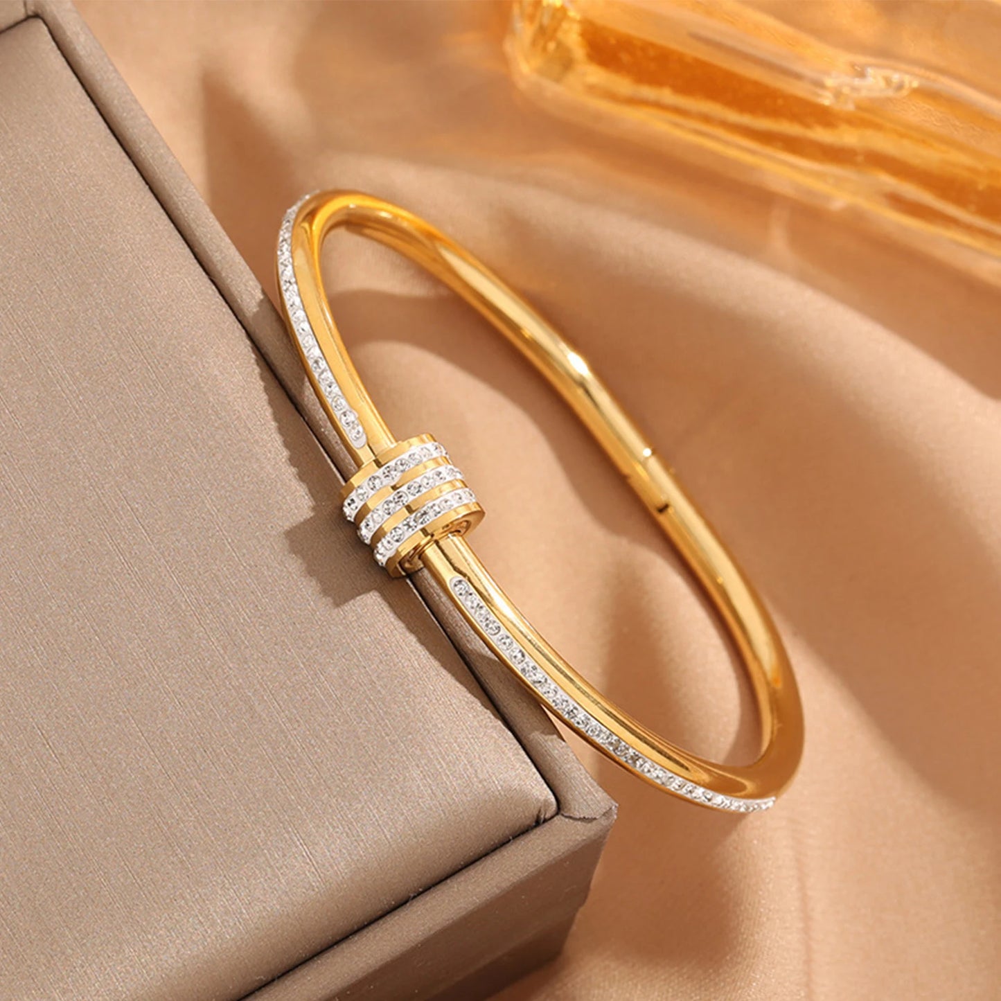 Timeless Shine – Titanium Steel Gold Bracelet