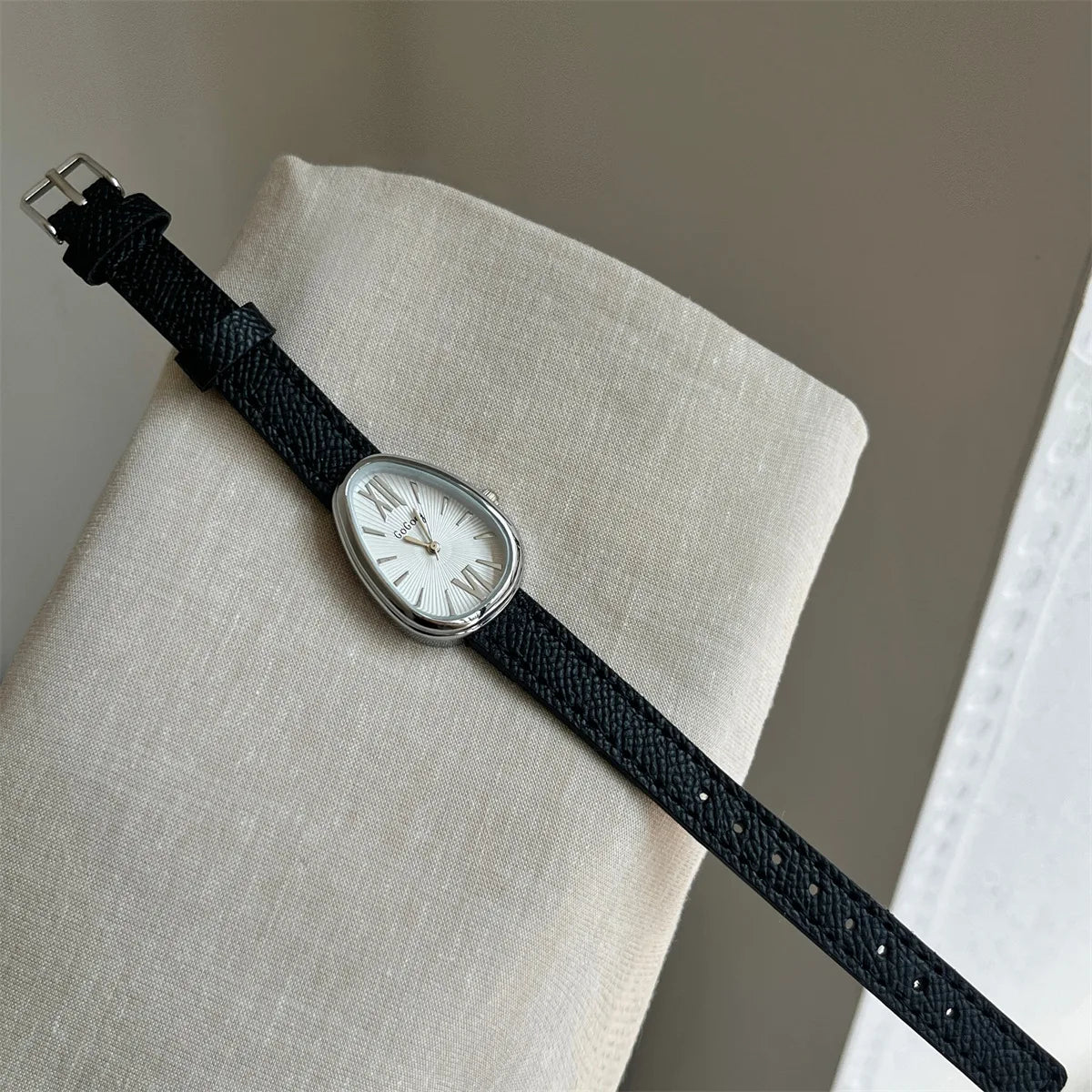 Luxury Snake Dial – The Red Leather Statement Watch