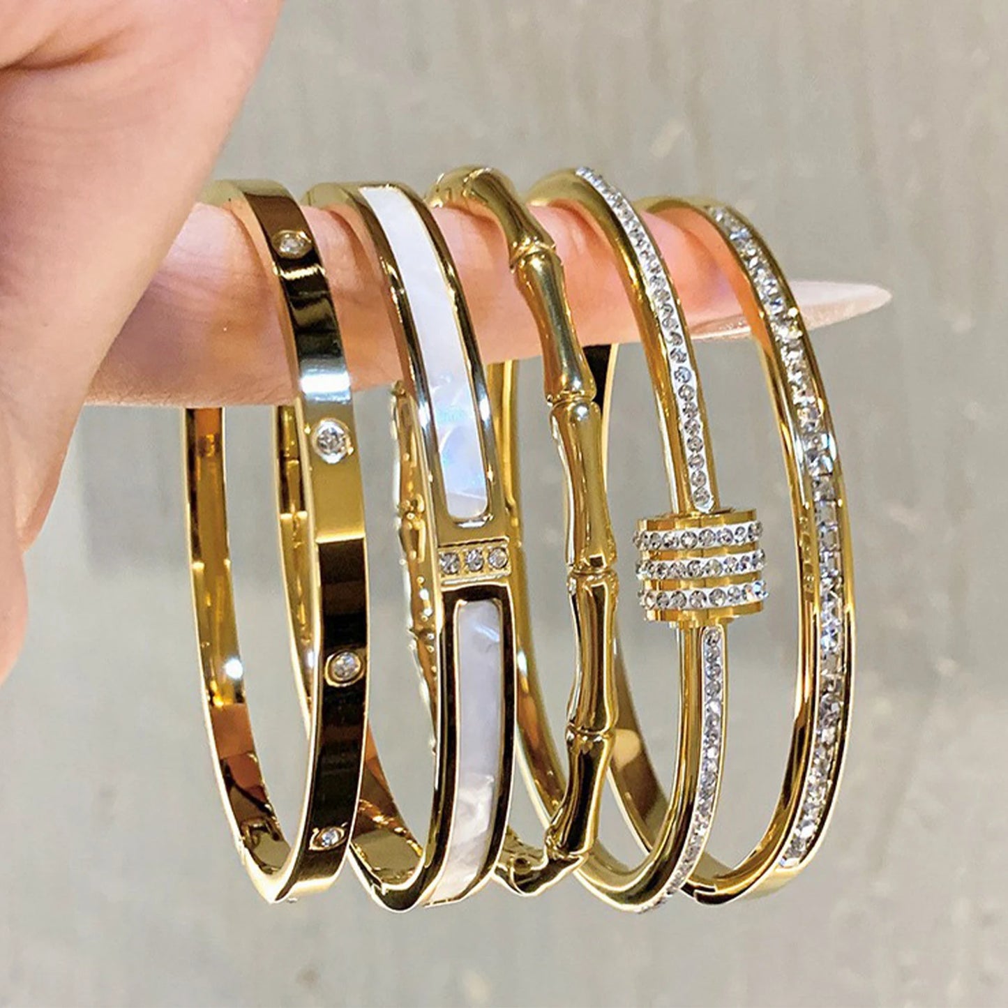 Timeless Shine – Titanium Steel Gold Bracelet