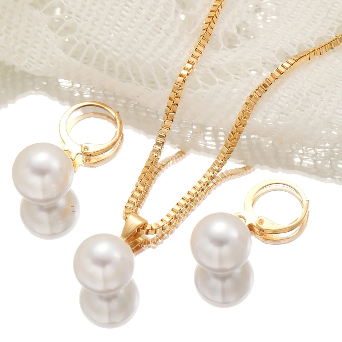 Roman Pearl Trio