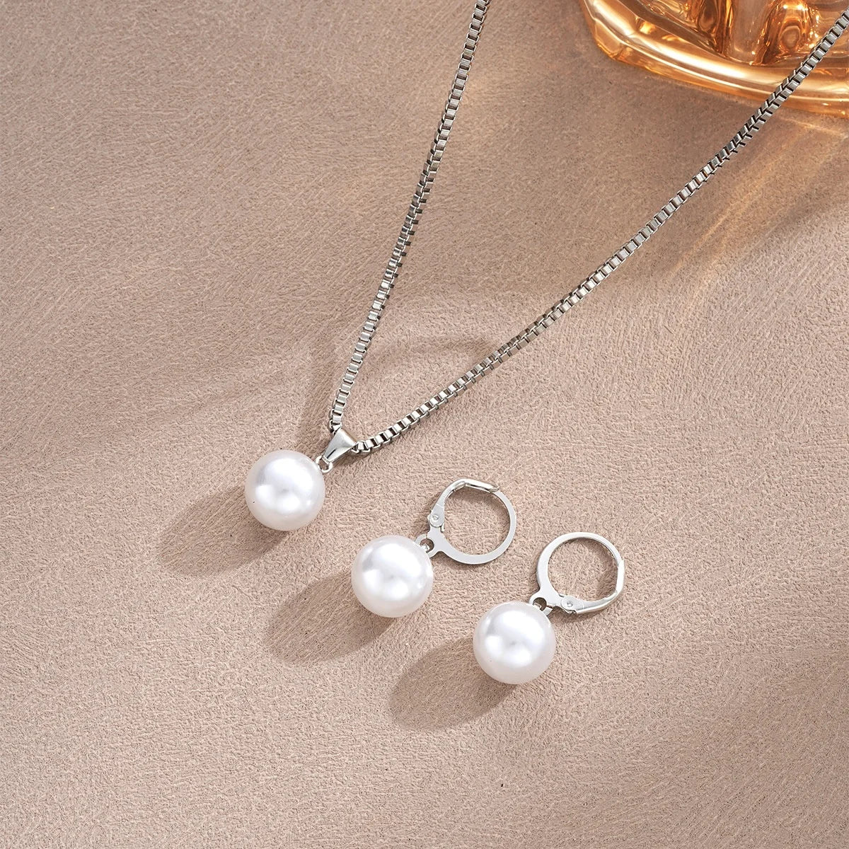 Roman Pearl Trio