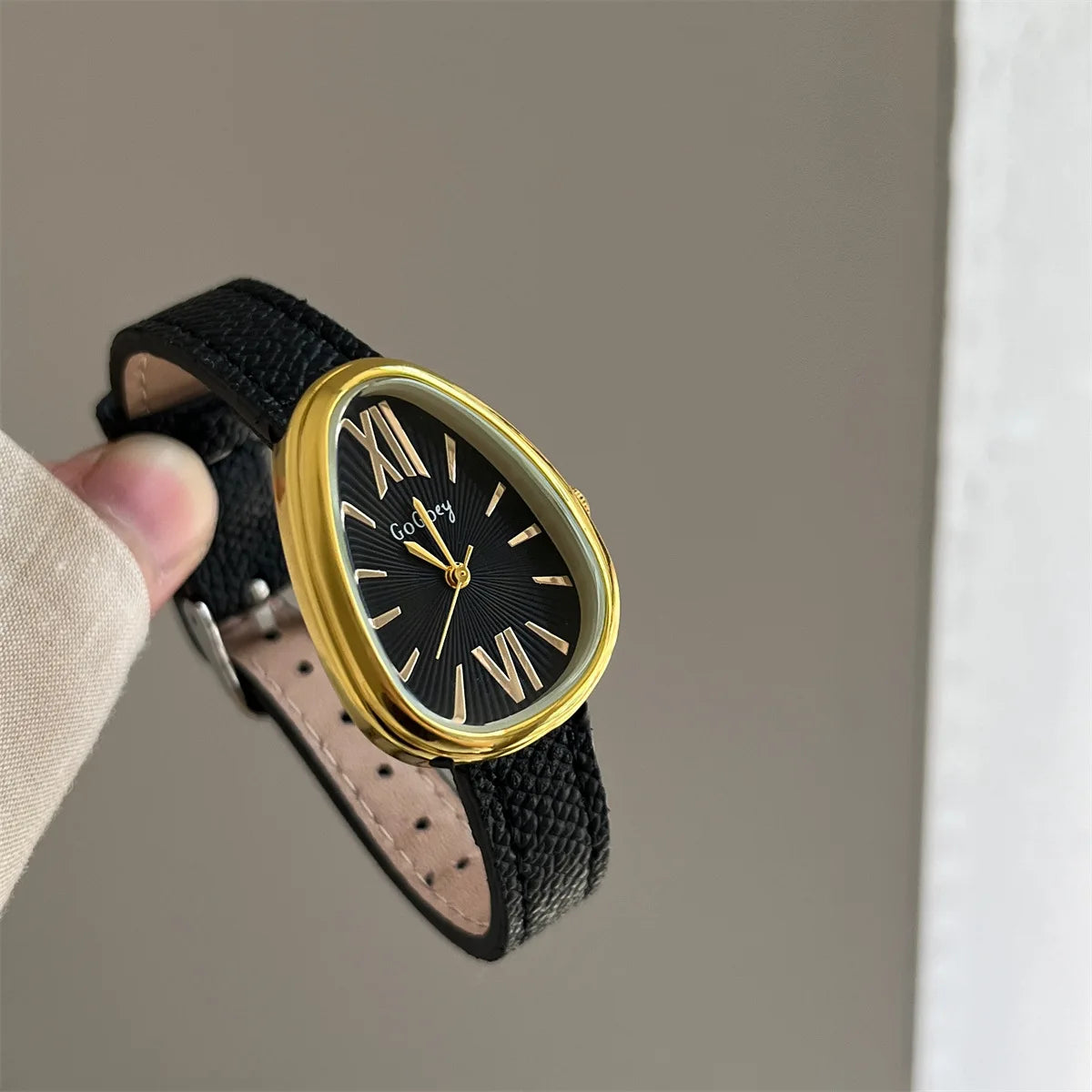 Luxury Snake Dial – The Red Leather Statement Watch