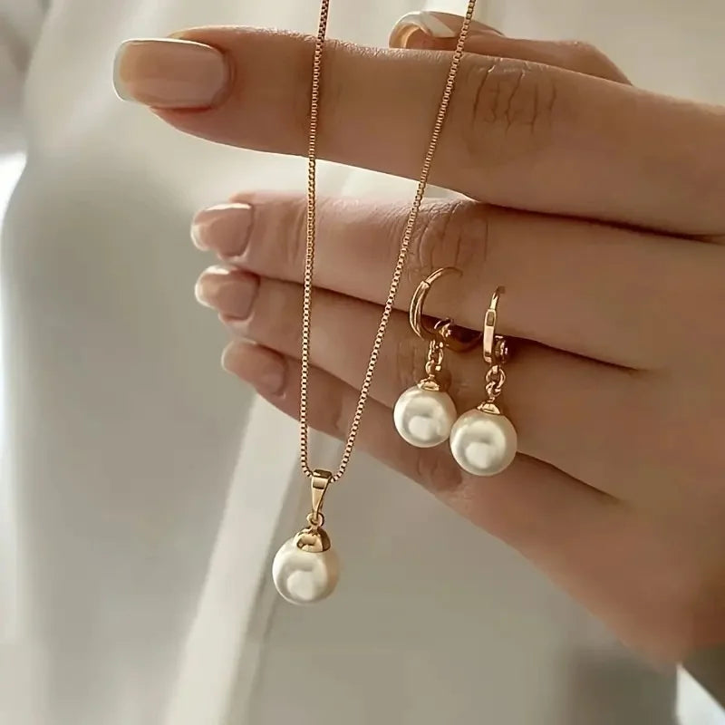 Roman Pearl Trio