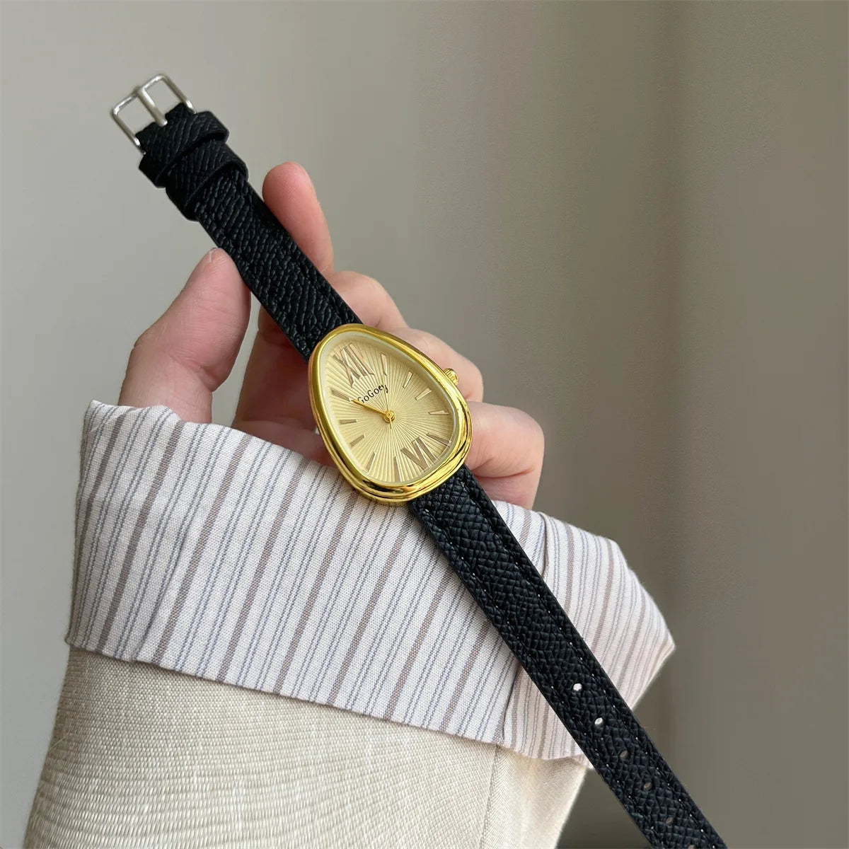 Luxury Snake Dial – The Red Leather Statement Watch