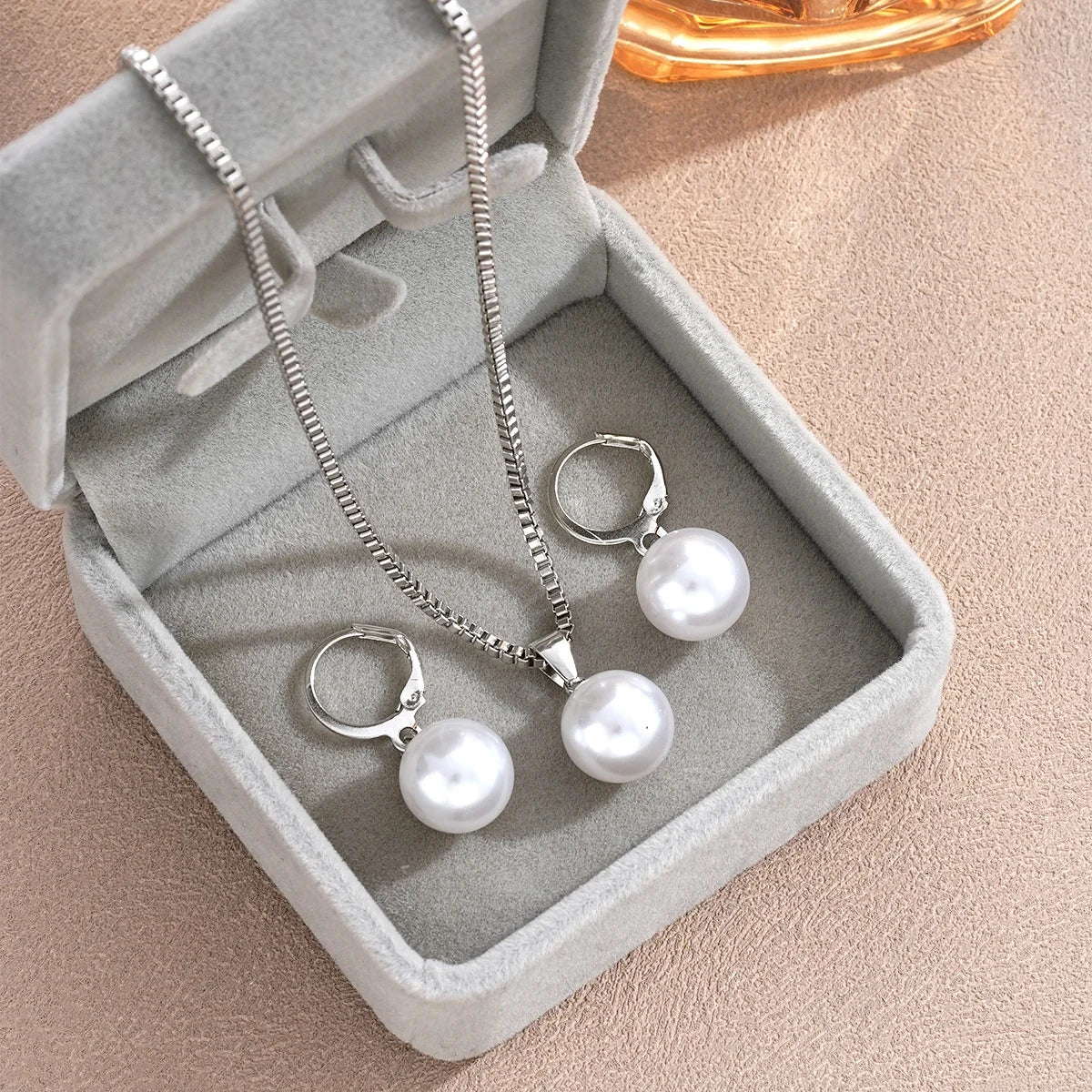 Roman Pearl Trio