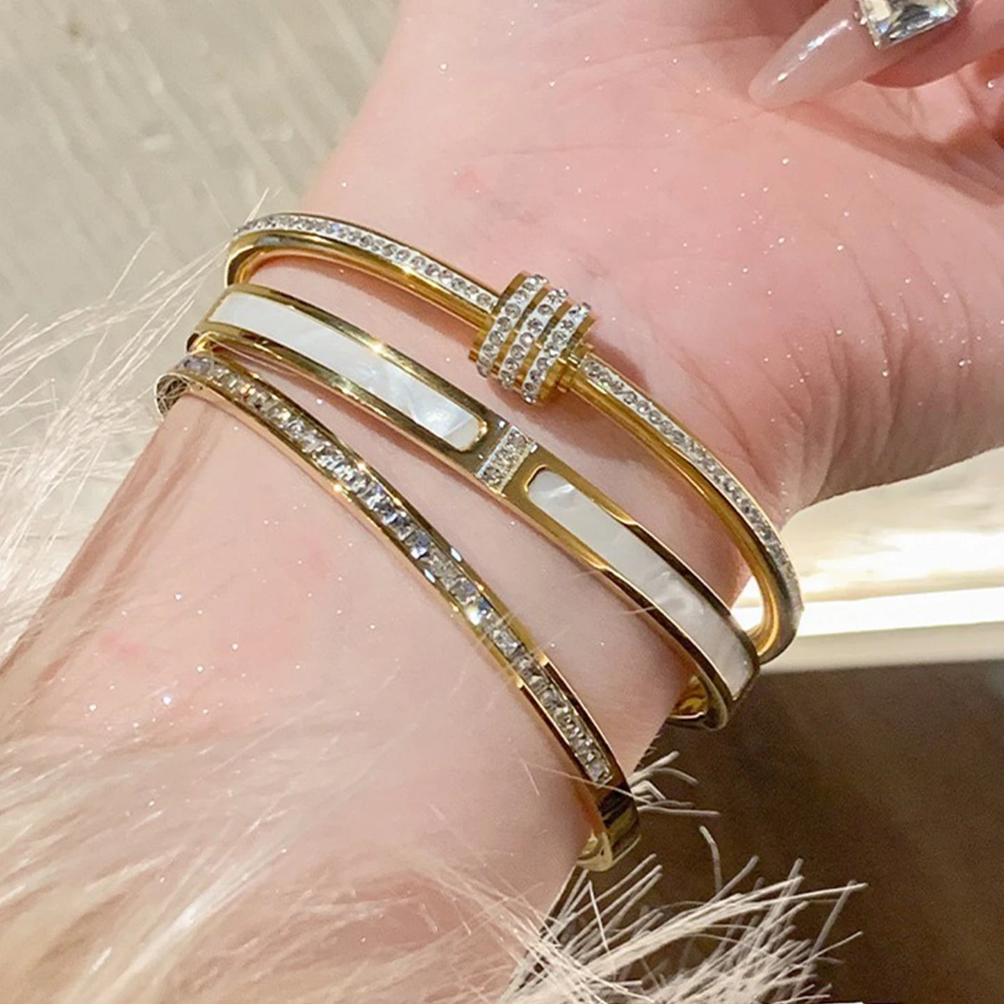 Timeless Shine – Titanium Steel Gold Bracelet